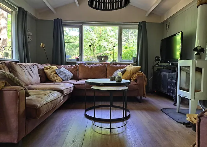 Nieuw! Sfeervolle, Ruime Met Grote Tuin Nabij Hilvarenbeek *