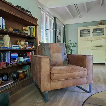 Sfeervolle, Ruime Met Grote Tuin Nabij Hilvarenbeek Chalet