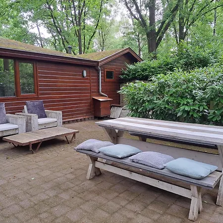 Sfeervolle, Ruime Met Grote Tuin Nabij Hilvarenbeek Chalet